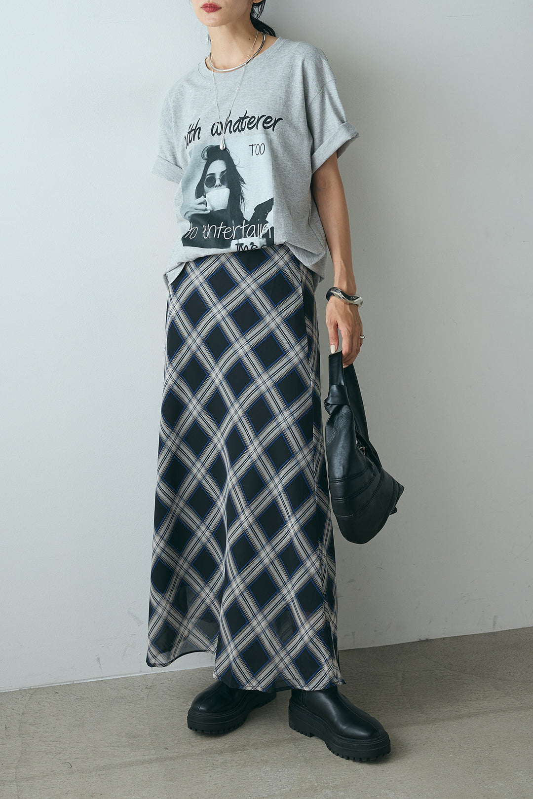 [SET]モノトーンフォトプリントTシャツ+マルチ柄シアースカート(2set)