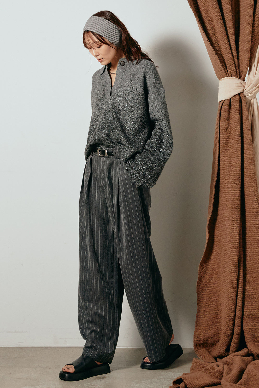 [SET]グラデーションラメニットキーネックプルオーバー+ストライプヘリンボーンパンツ(2set)