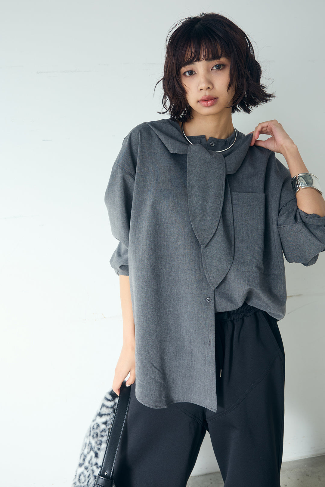 [SET]無地タイ付フーディーBIGシャツ+ランダムタックデザインワイドパンツ(2set)