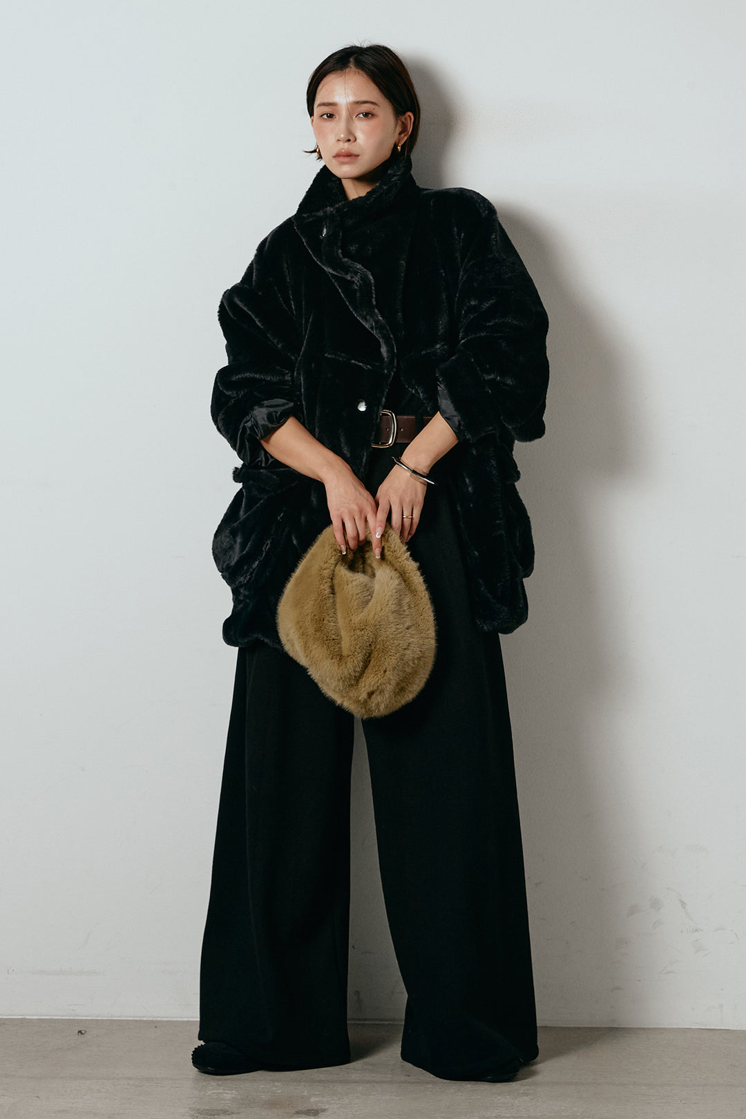 [SET]スタンドネックファーコート+フェイクレザー太ベルト付きタックワイドパンツ(2set)