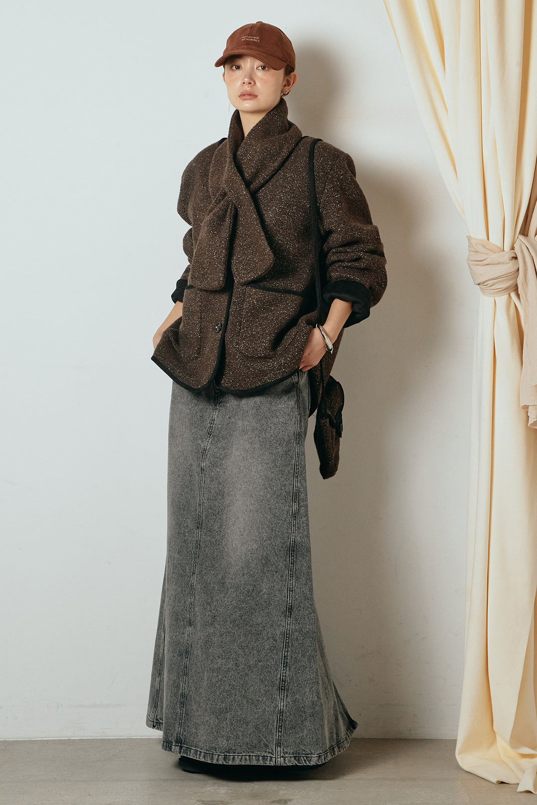 [SET]ノーカラーマフラーバッグ付きアウター+デニムロングフレアスカート(2set)