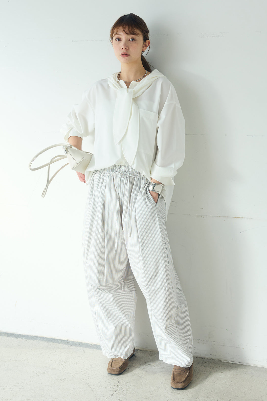 [SET]無地タイ付フーディーBIGシャツ+ランダムストライプタックギャザーパンツ(2set)