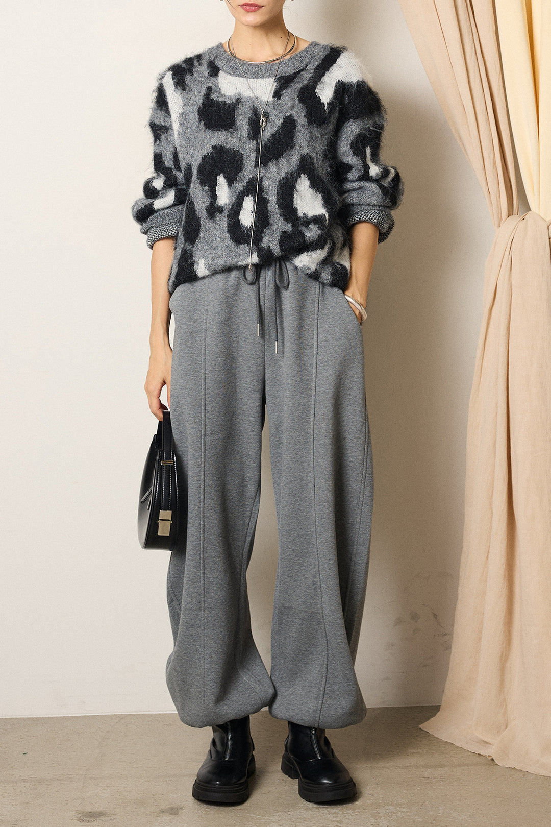 [SET]ルーズアニマルモヘアニットトップス+スウェットワイドカーブパンツ(2set)