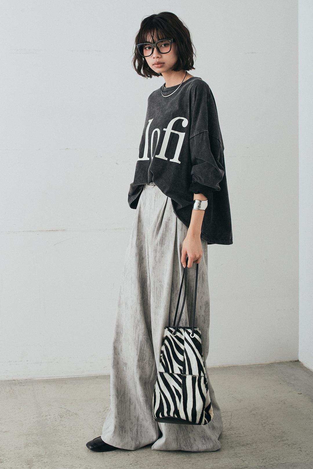 [SET]裾センタードロストロゴプリントワイドTシャツ+紐ベルト付きかすれ柄ワイドスラックス(2set)