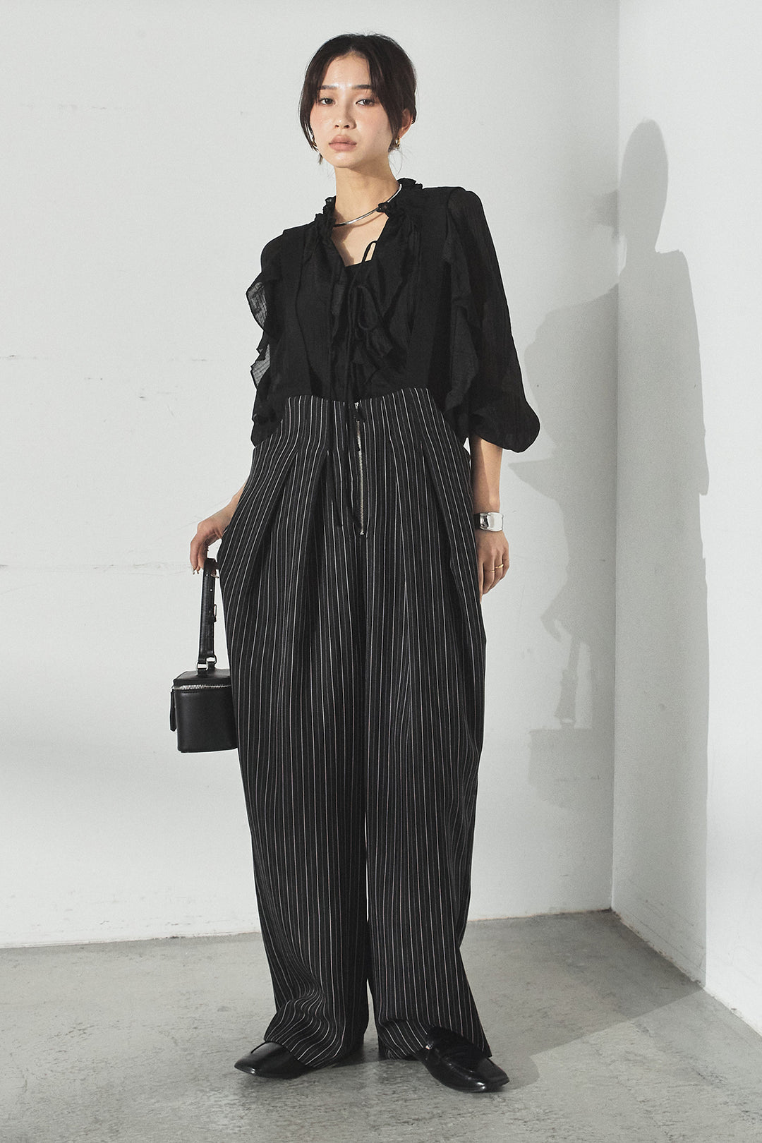 [SET]フロントリボンフリルブラウス+ピンストライプツータックサロペット(2set)