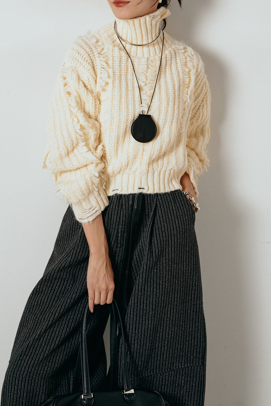 [SET]フリンジタートルショートニット+レザーライク配色ストライプパンツ(2set)