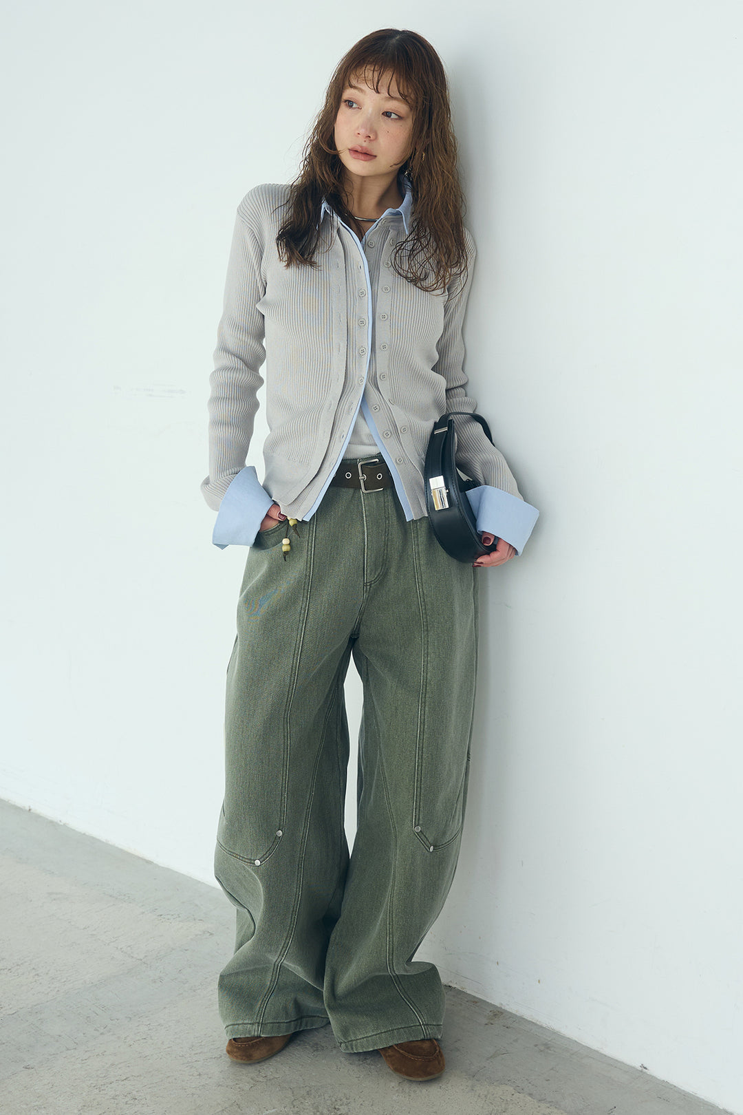 [SET]シャツドッキングボタンニットカーディガン+ベルト付きカラーデニムカーブワイドパンツ(2set)