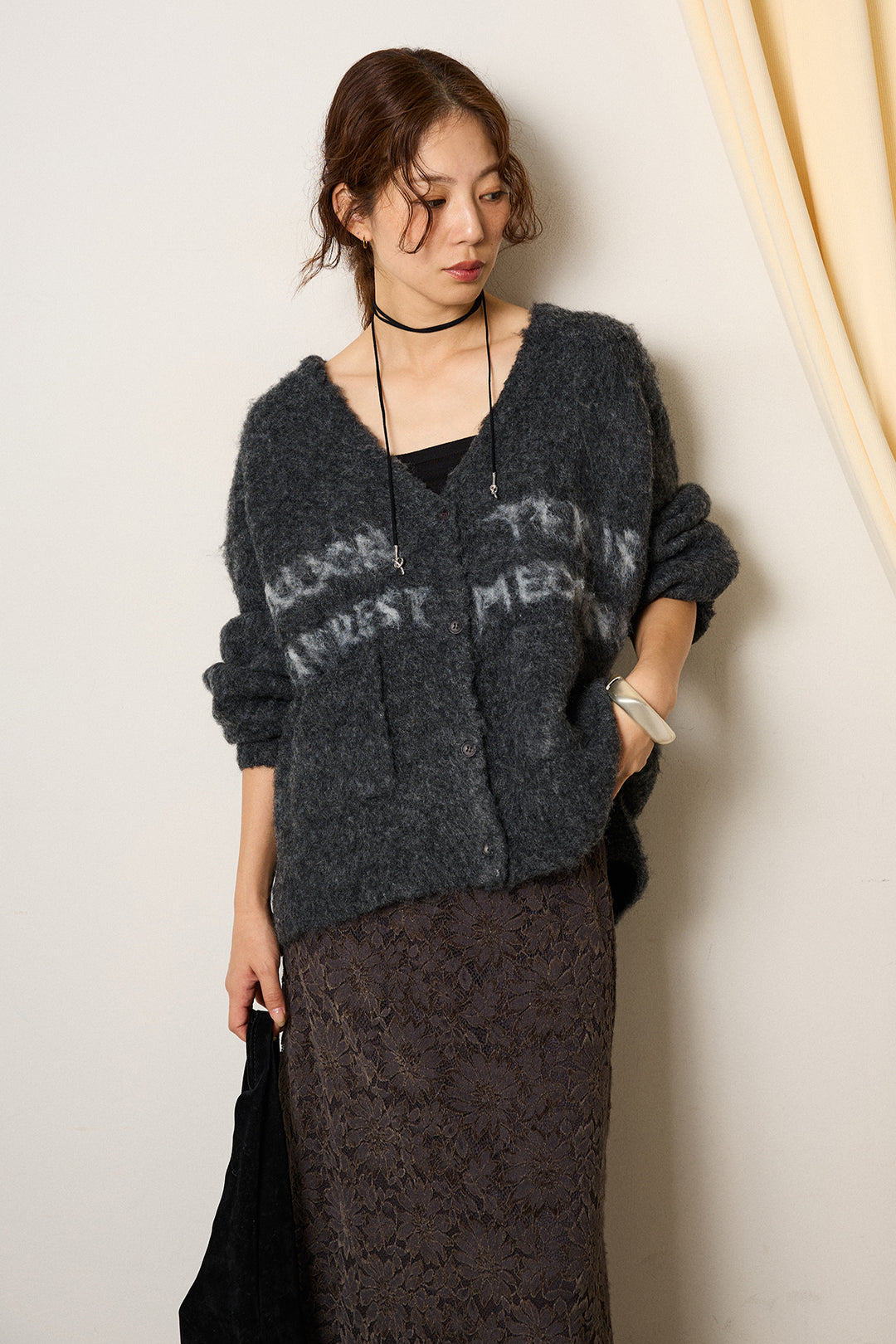 [SET]ウール混透かしロゴニットカーディガン+花柄刺繍ベロアフレアスカート(2set)