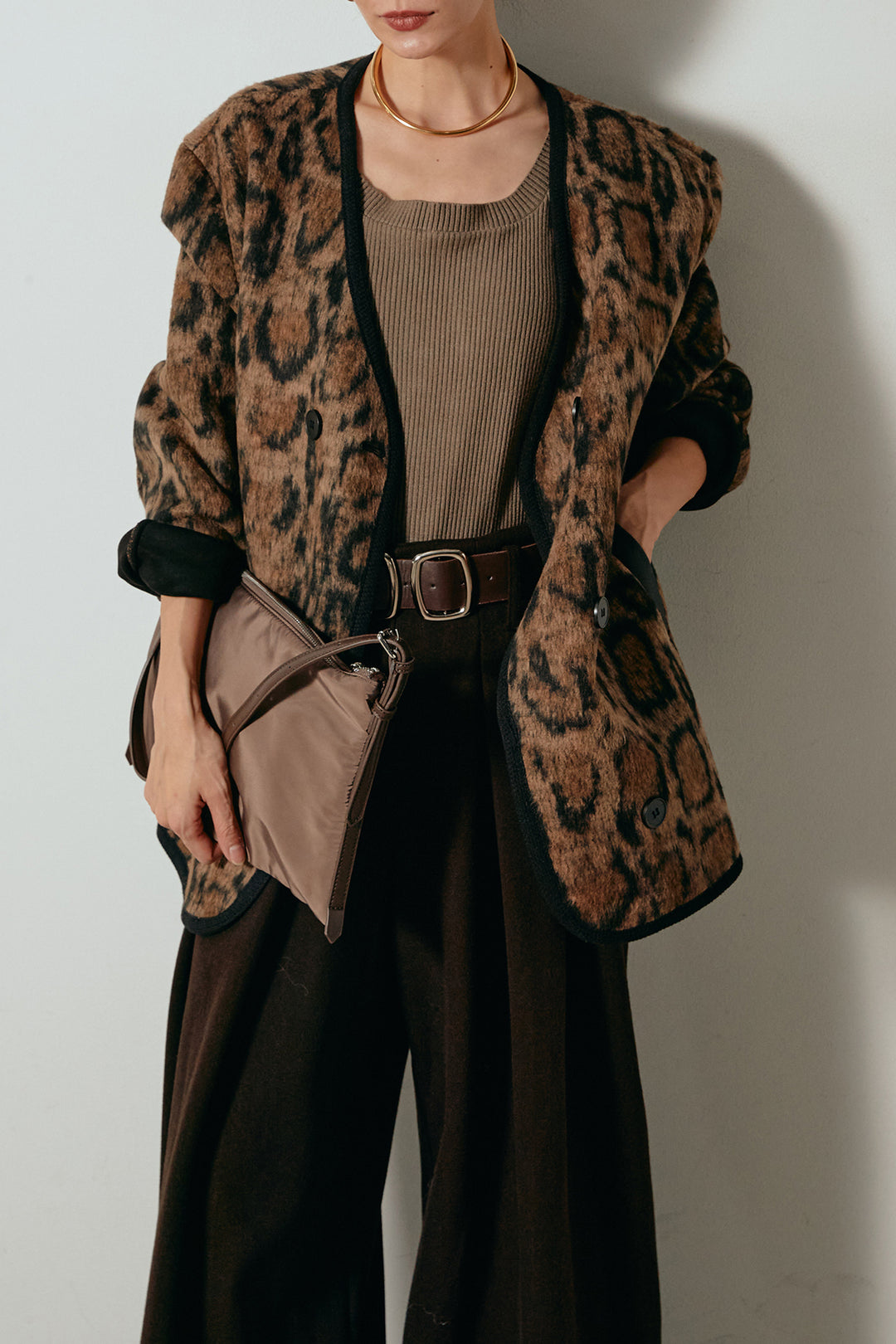 [SET]ノーカラーレオパード柄アウター+フェイクレザー太ベルト付きタックワイドパンツ(2set)