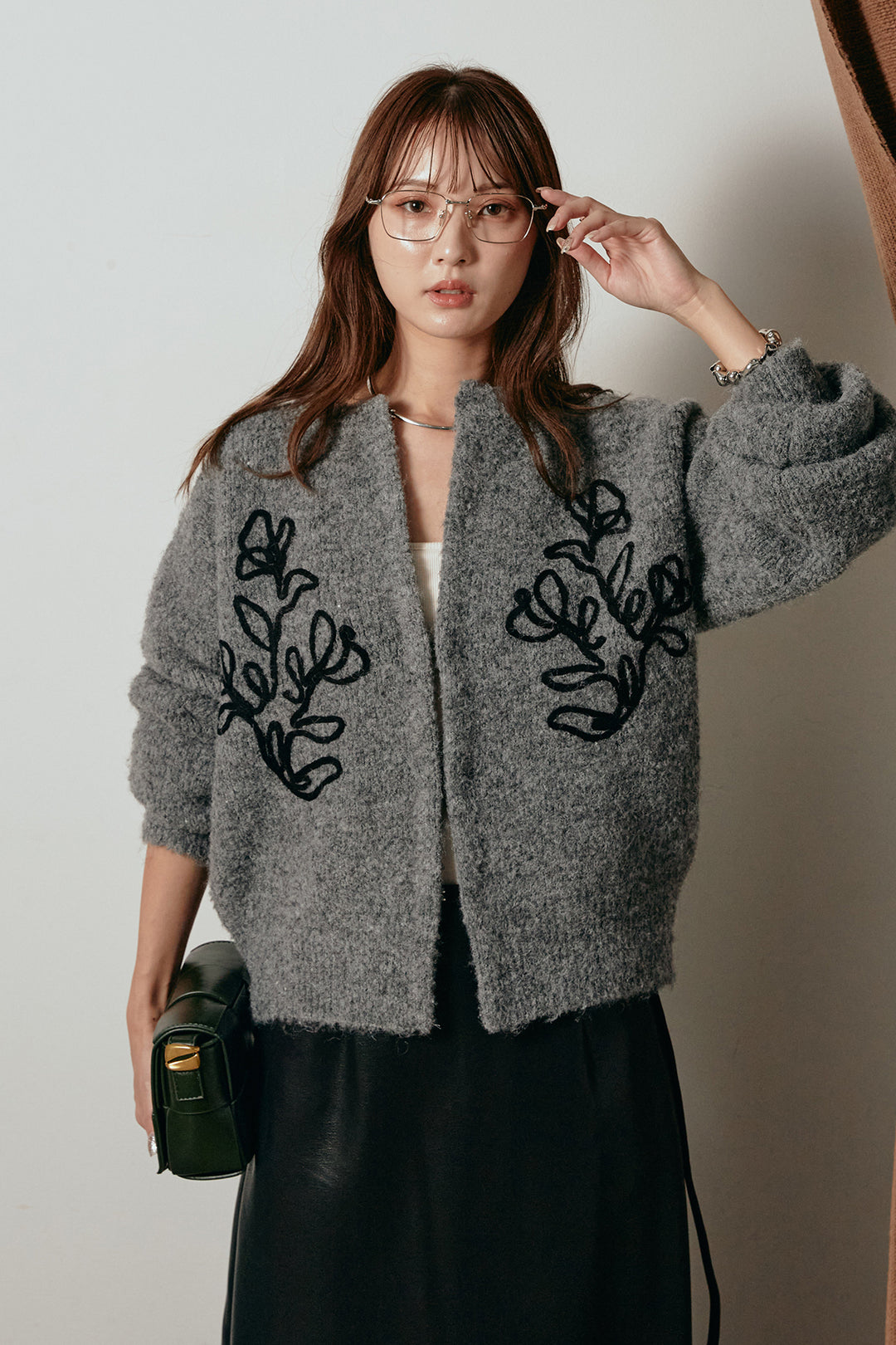 [SET]テープ刺繍ニットカーディガン+紐付きフェイクレザーワイドスカート(2set)
