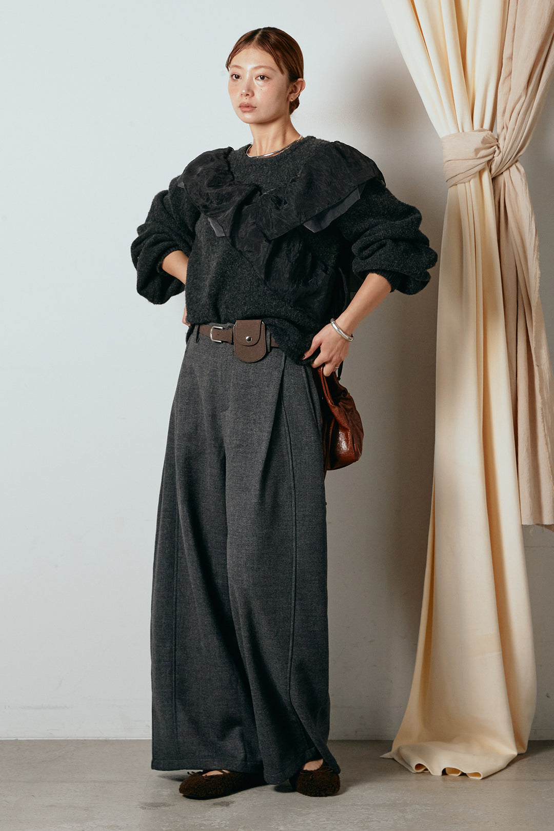 [SET]アシンメトリーフリルニットトップス+ポーチベルト付きカーブパンツ(2set)