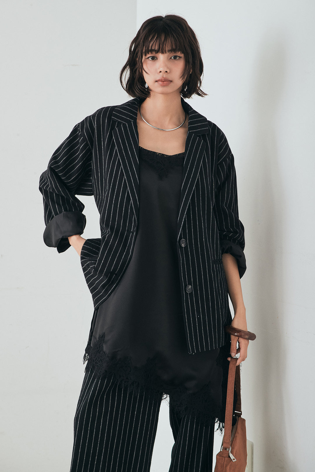 [SET]リネンライクストライプテーラードジャケット+リネンライクストライプタックイージーパンツ+サテンレースアシメキャミ(3set)
