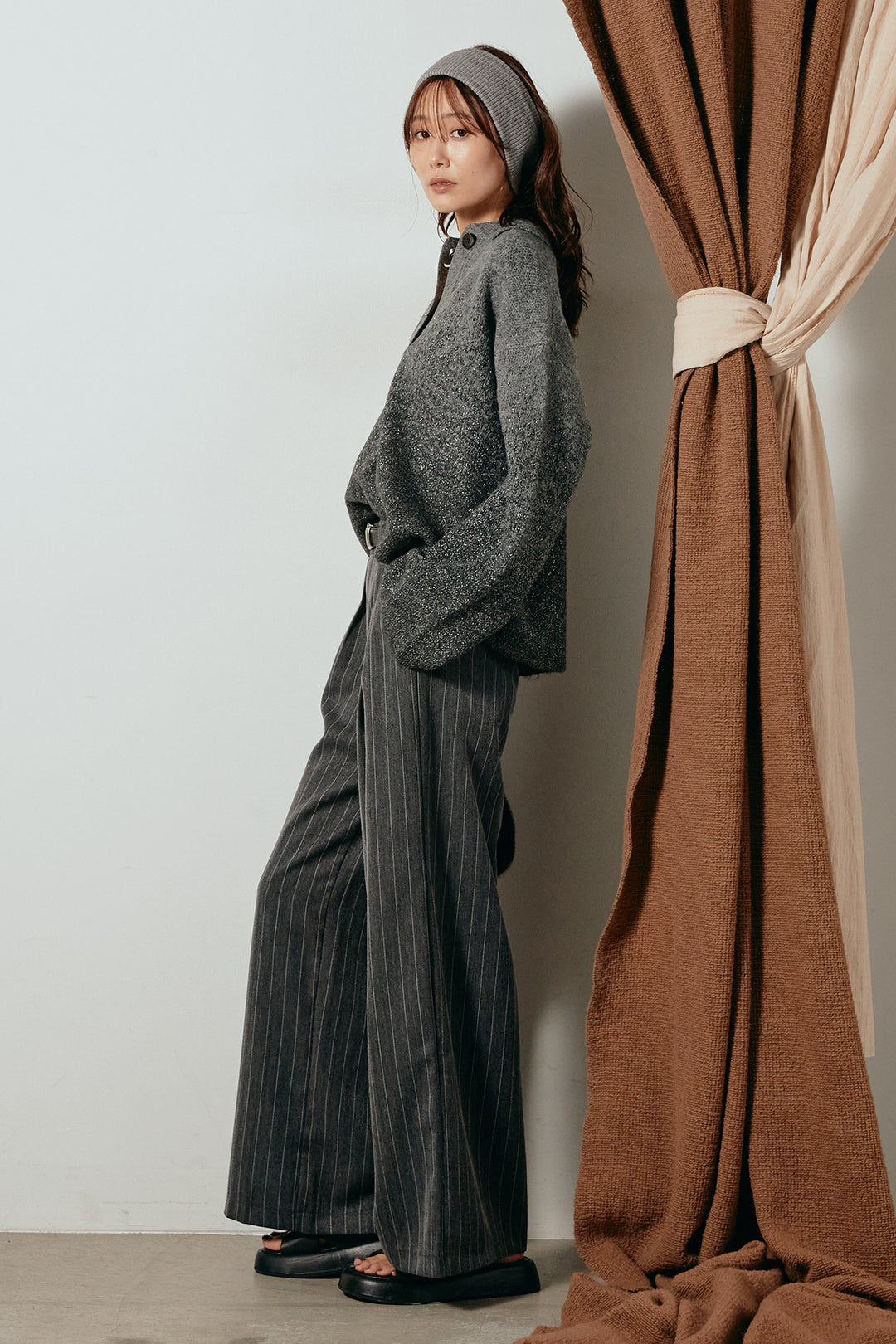 [SET]グラデーションラメニットキーネックプルオーバー+ストライプヘリンボーンパンツ(2set)