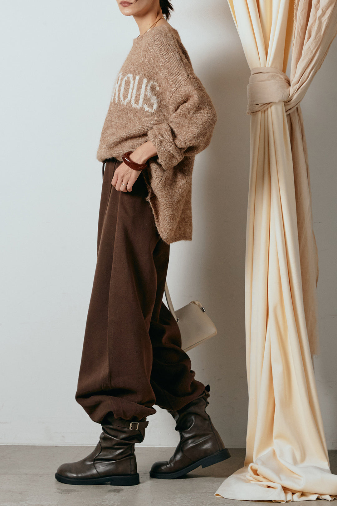 [SET]フロントロゴデザインニットトップス+スウェットワイドカーブパンツ(2set)