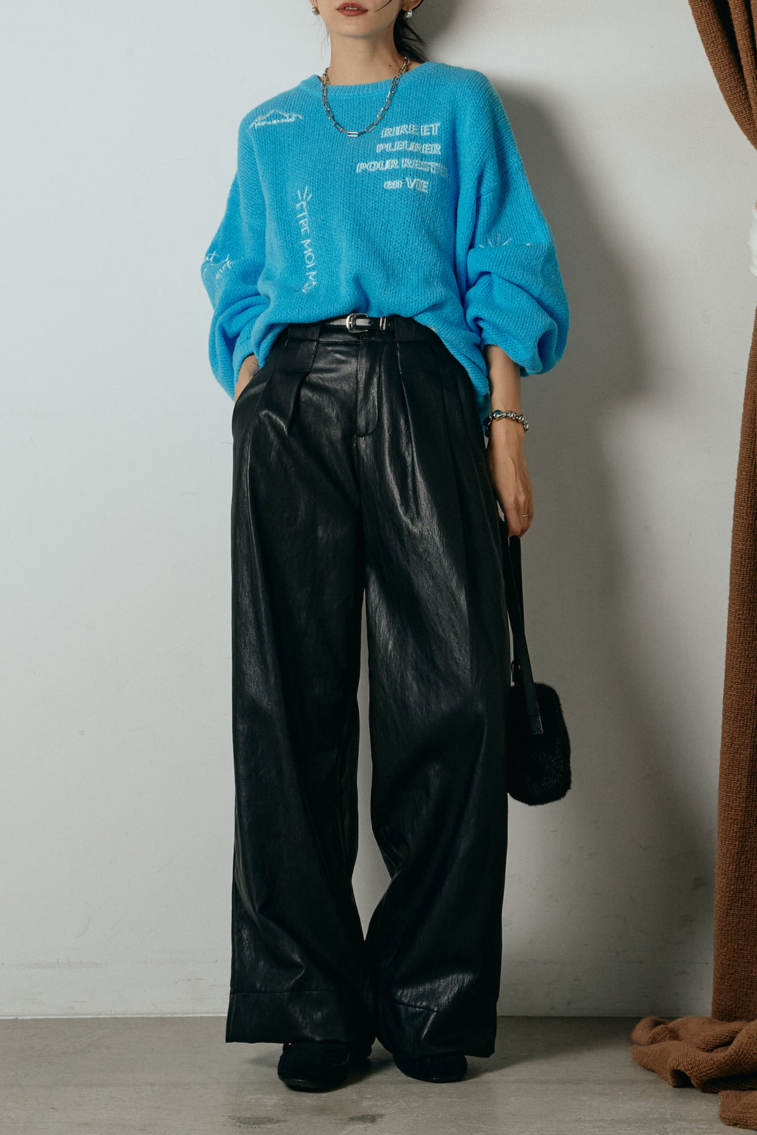 [SET]刺繍ロゴランダムデザインニットトップス+ベルト付きレザーライクタックパンツ(2set)