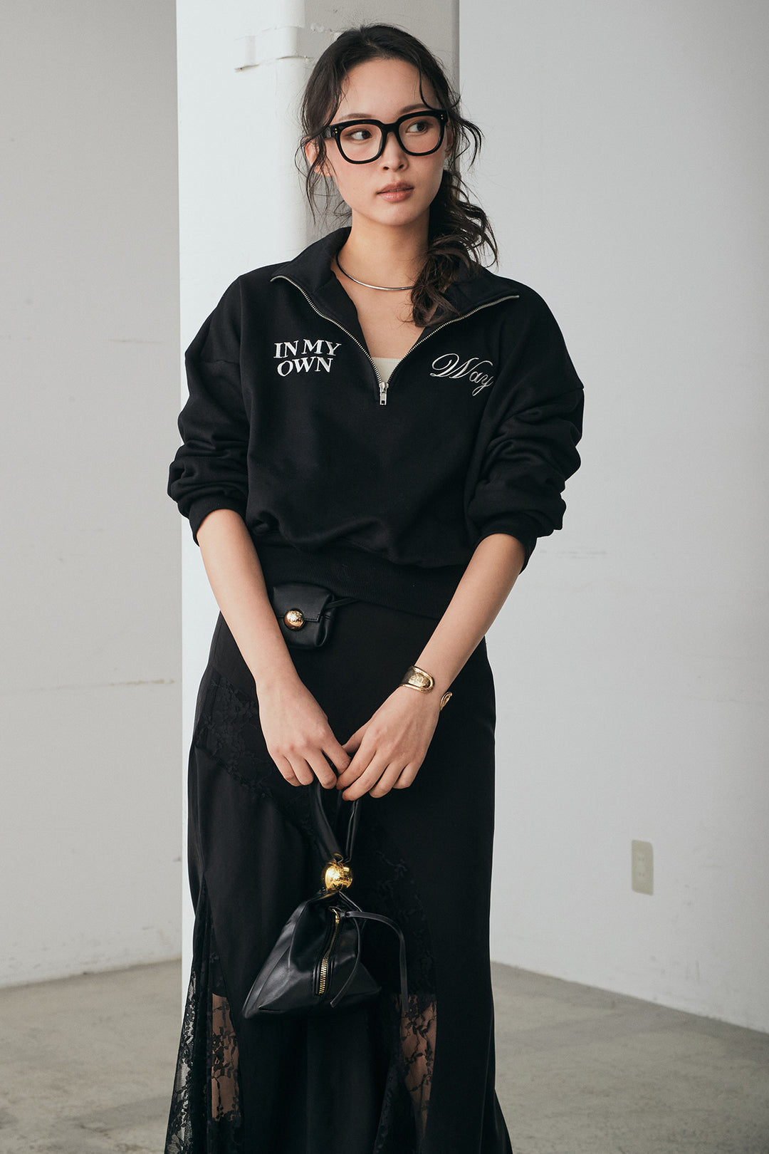 [SET]裏毛ロゴ刺繍ハーフZIPスウェット+刺繍レースデザインサテンスカート(2set)