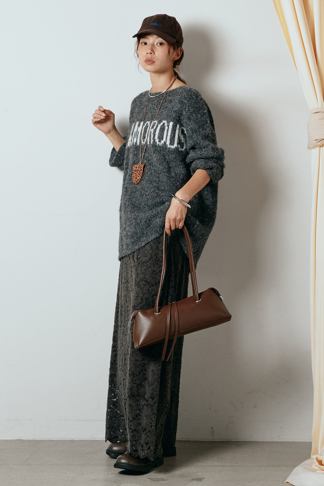 [SET]フロントロゴデザインニットトップス+花柄刺繍ベロアフレアスカート(2set)