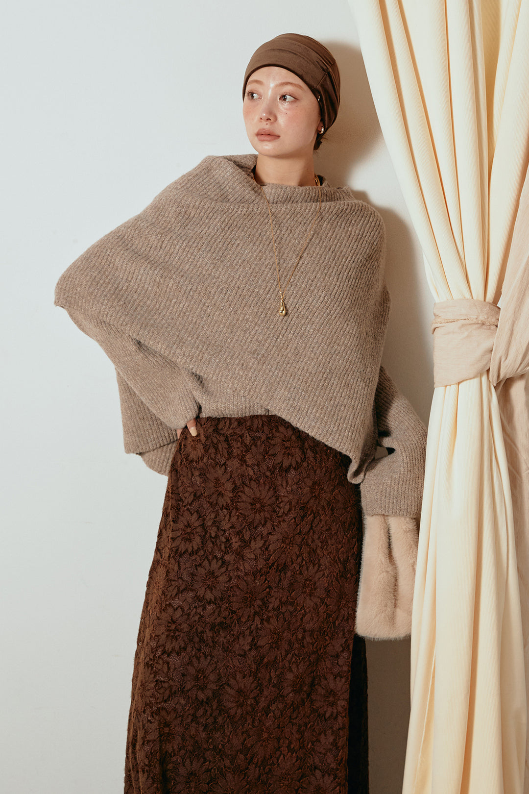 [SET]ケープデザインリブニットトップス+花柄刺繍ベロアフレアスカート(2set)