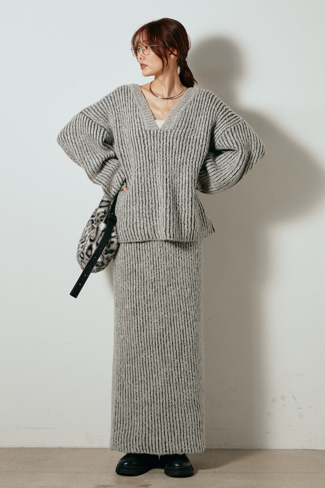 [SET]アルパカタッチ深Vニットトップス+アルパカタッチニットタイトスカート(2set)