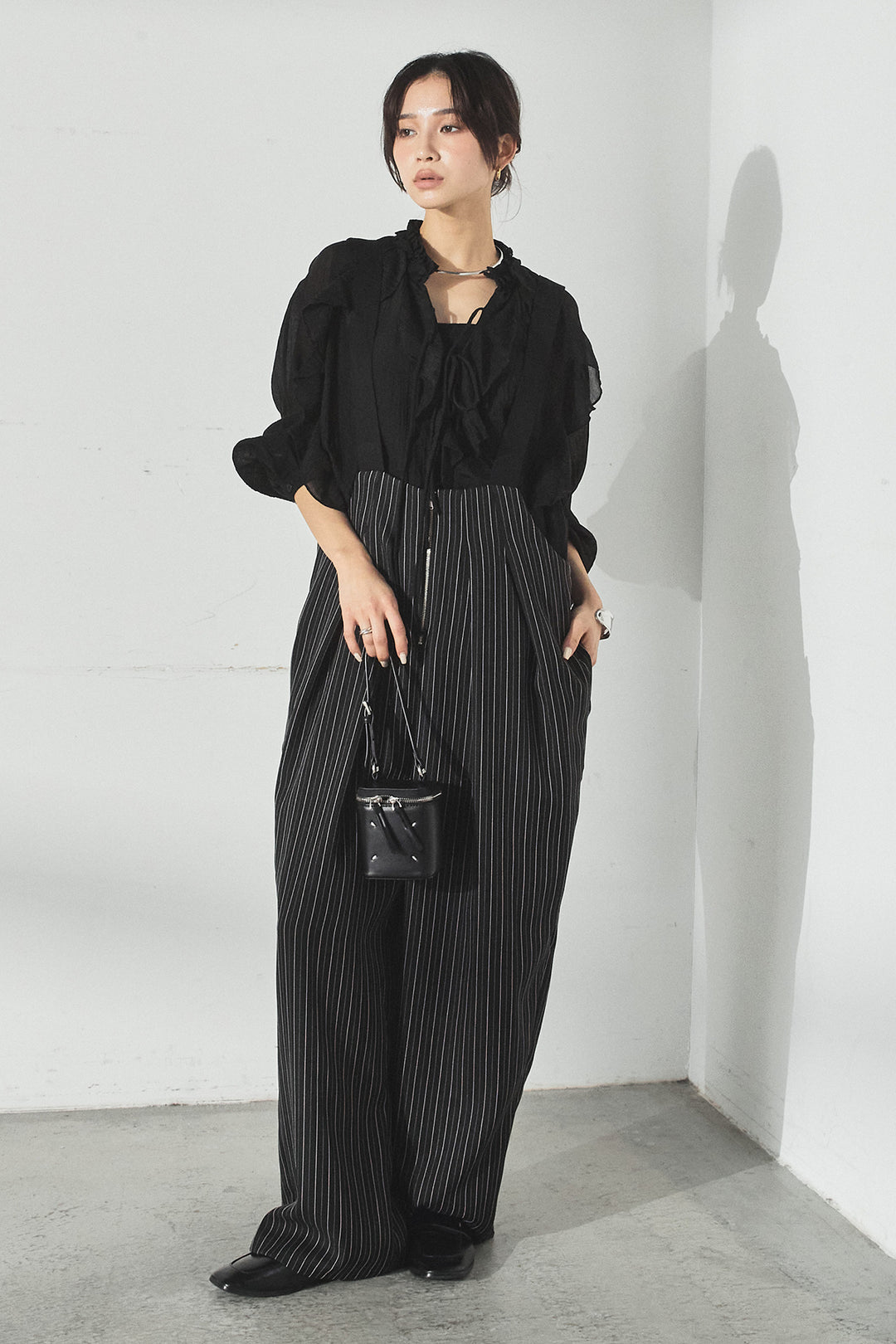 [SET]フロントリボンフリルブラウス+ピンストライプツータックサロペット(2set)