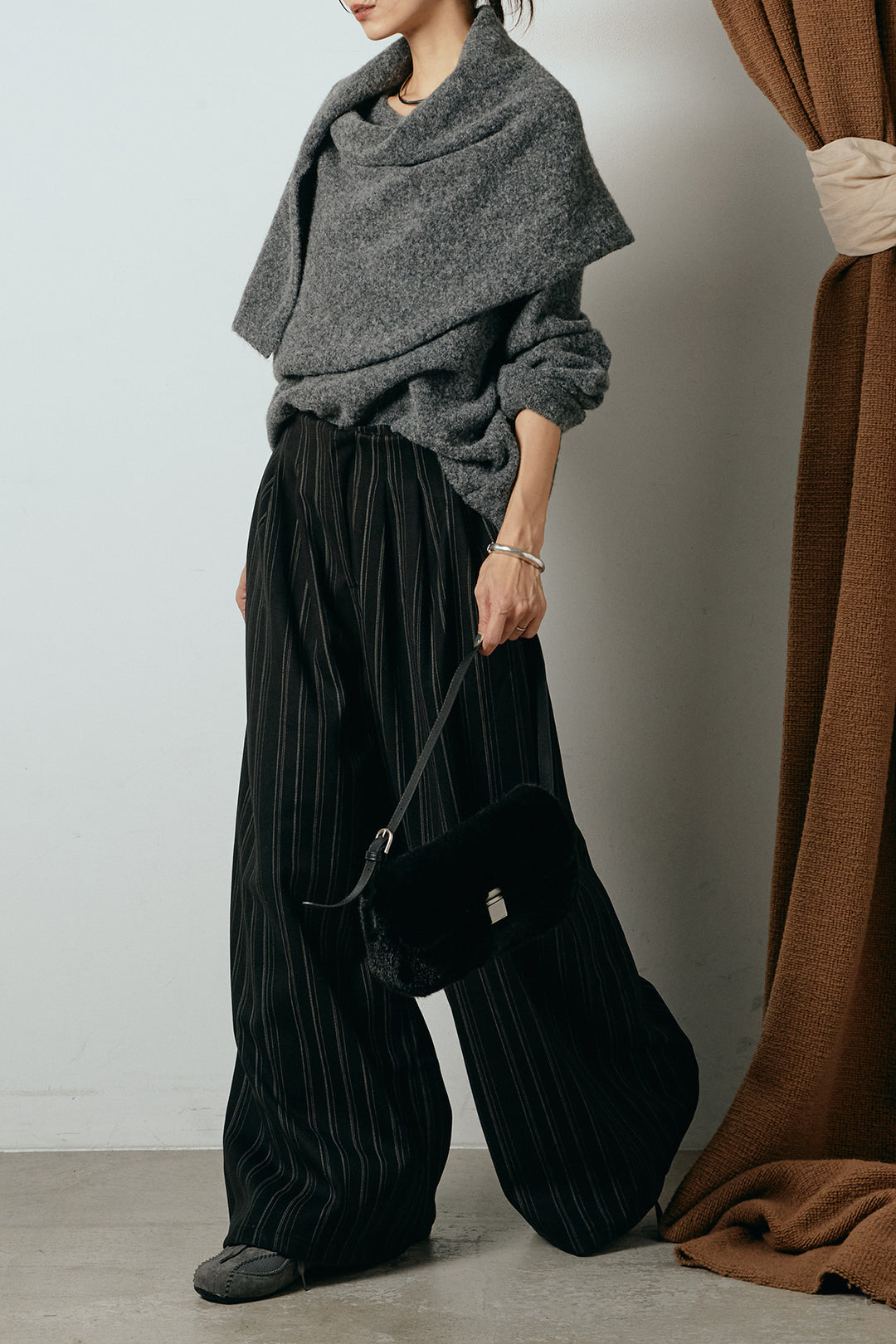 [SET]ネック巻きデザインニットトップス+タック入りマルチストライプ柄ワイドパンツ(2set)