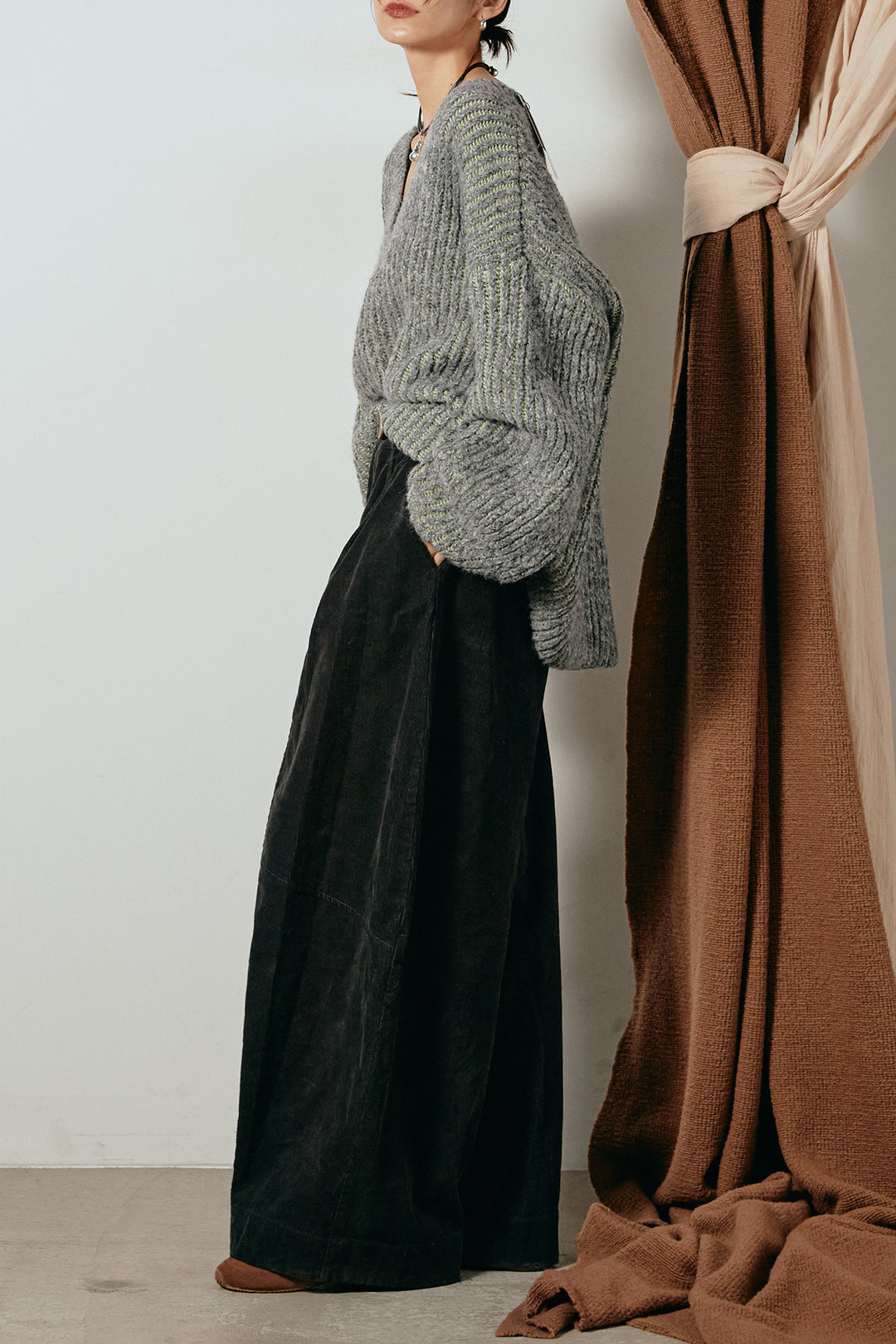 [SET]アルパカタッチ深Vニットトップス+タック入りコーデュロイワイドパンツ(2set)