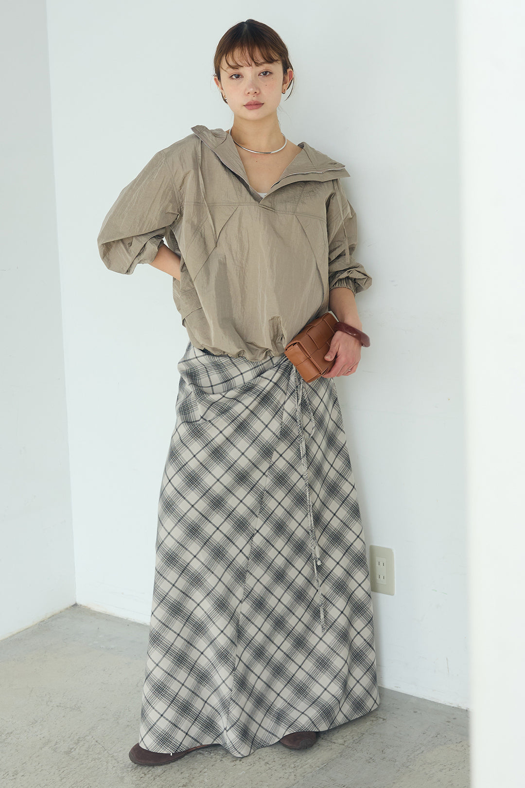 [SET]ナイロンフーディーブルゾンアウター+タータンチェック柄フロントデザインスカート(2set)