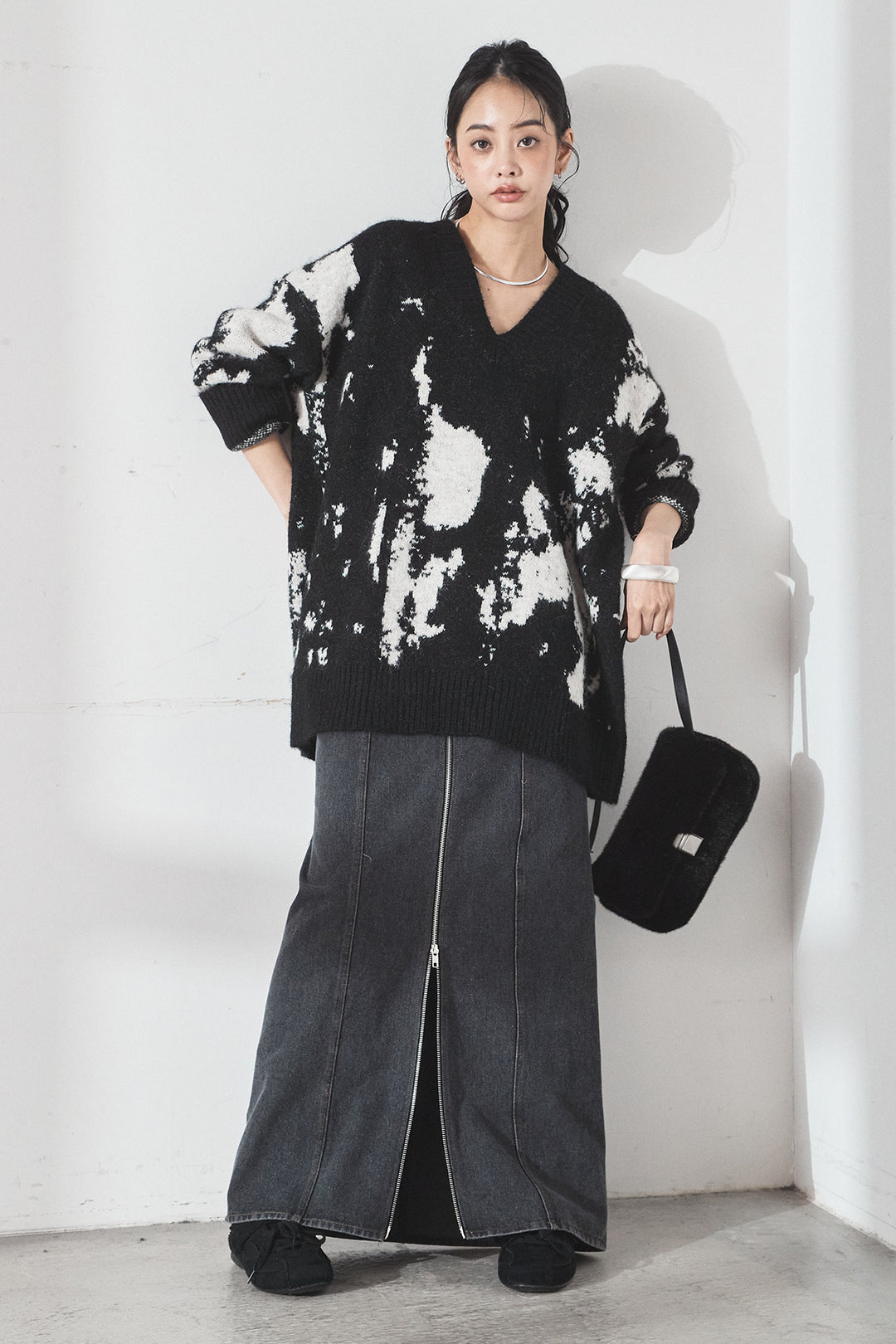 [SET]アブストラクト柄ニットプルオーバー+フロントジップデニムスカート(2set)
