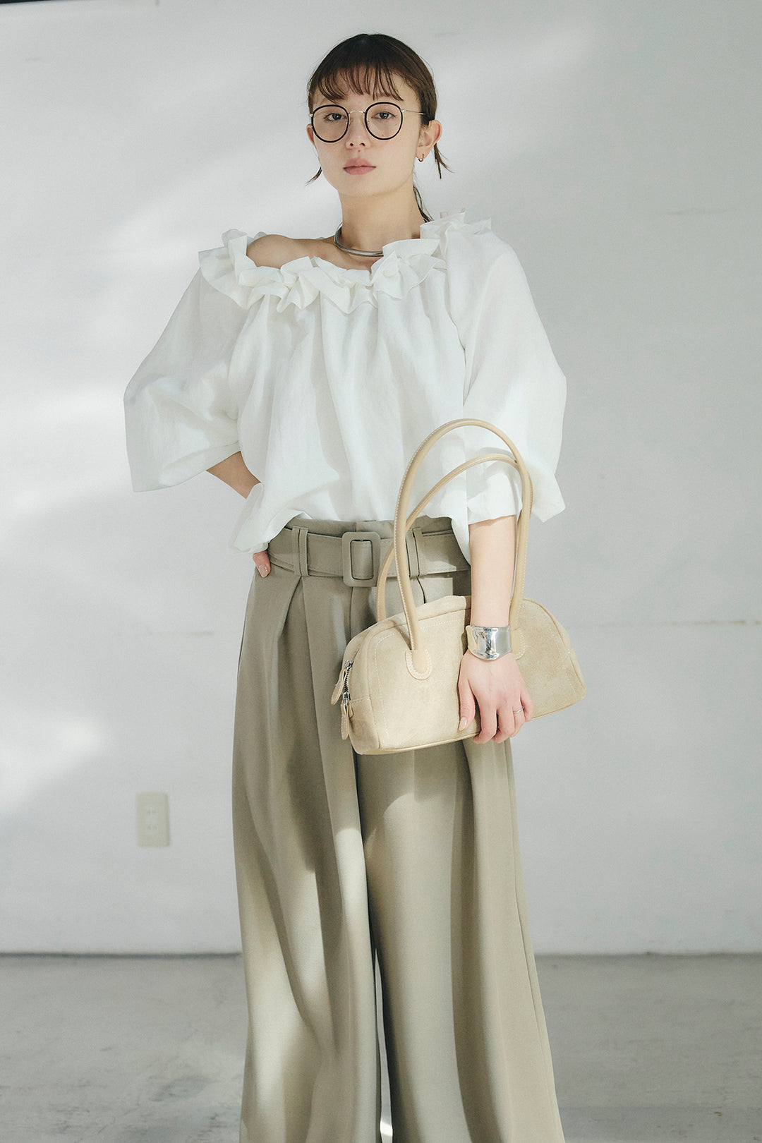 [SET]ネックフリルデザインブラウス+ベルト付きツータックワイドパンツ(2set)