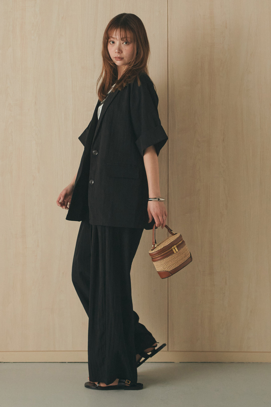 [SET]半袖モノトーングラフィックトップス+リネンライク2タックワイドパンツ(2set)