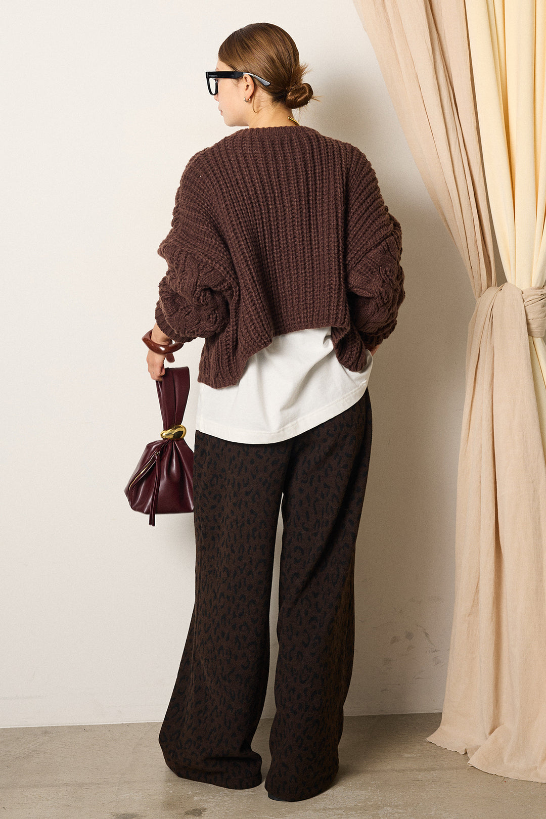 [SET]ケーブルリラックスショートニット+箔プリントBIGシルエットロングスリーブTシャツ+レオパードジャガードニットパンツ(3set)