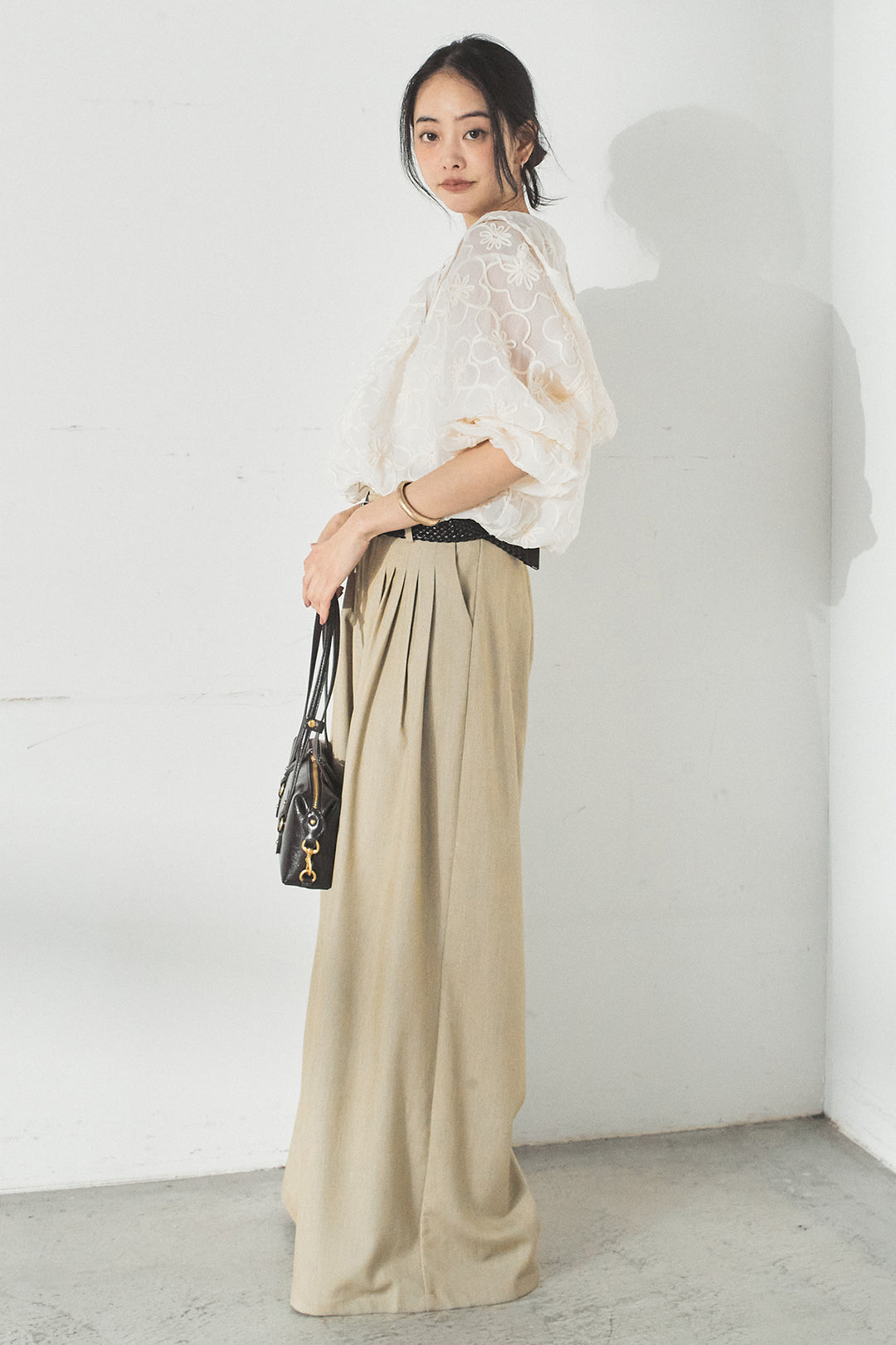 [SET]シアーフラワーフードブルゾン+編みベルト付きウエストタックワイドパンツ(2set)