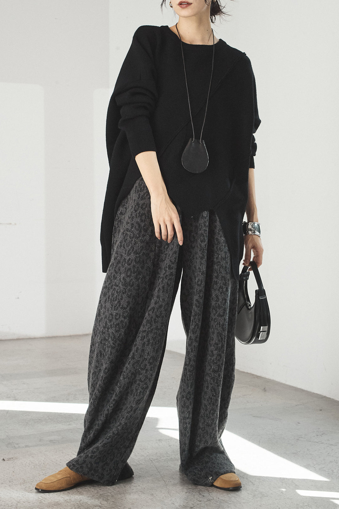 [SET]アシンメトリーデザインニットトップス+リラックスレオパード柄ワイドパンツ(2set)