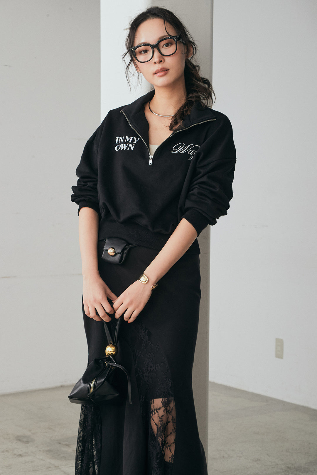 [SET]裏毛ロゴ刺繍ハーフZIPスウェット+刺繍レースデザインサテンスカート(2set)