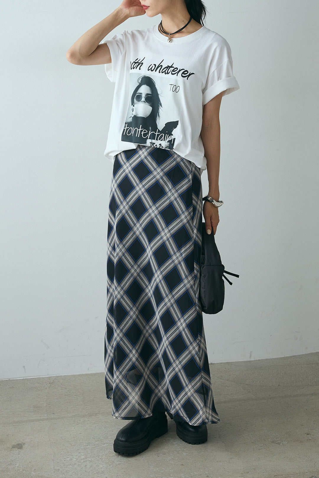 [SET]モノトーンフォトプリントTシャツ+マルチ柄シアースカート(2set)