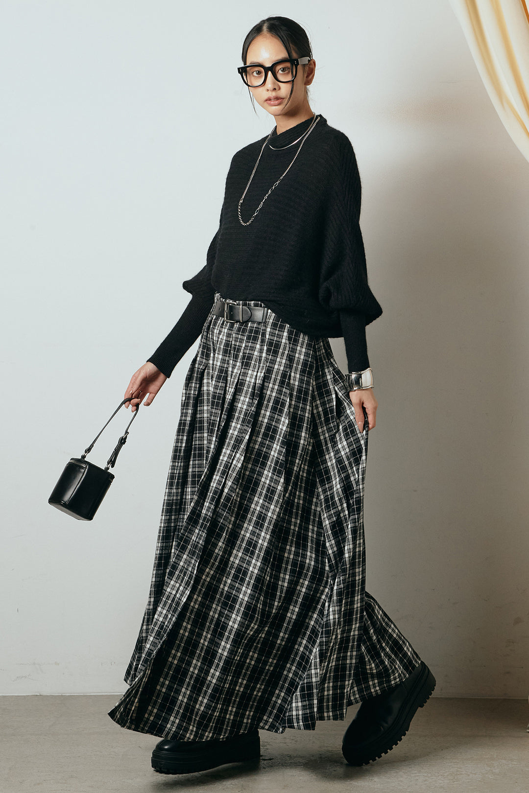 [SET]ポンチョシルエット透かしニットトップス+ベルト付きタータンチェックプリーツスカート(2set)