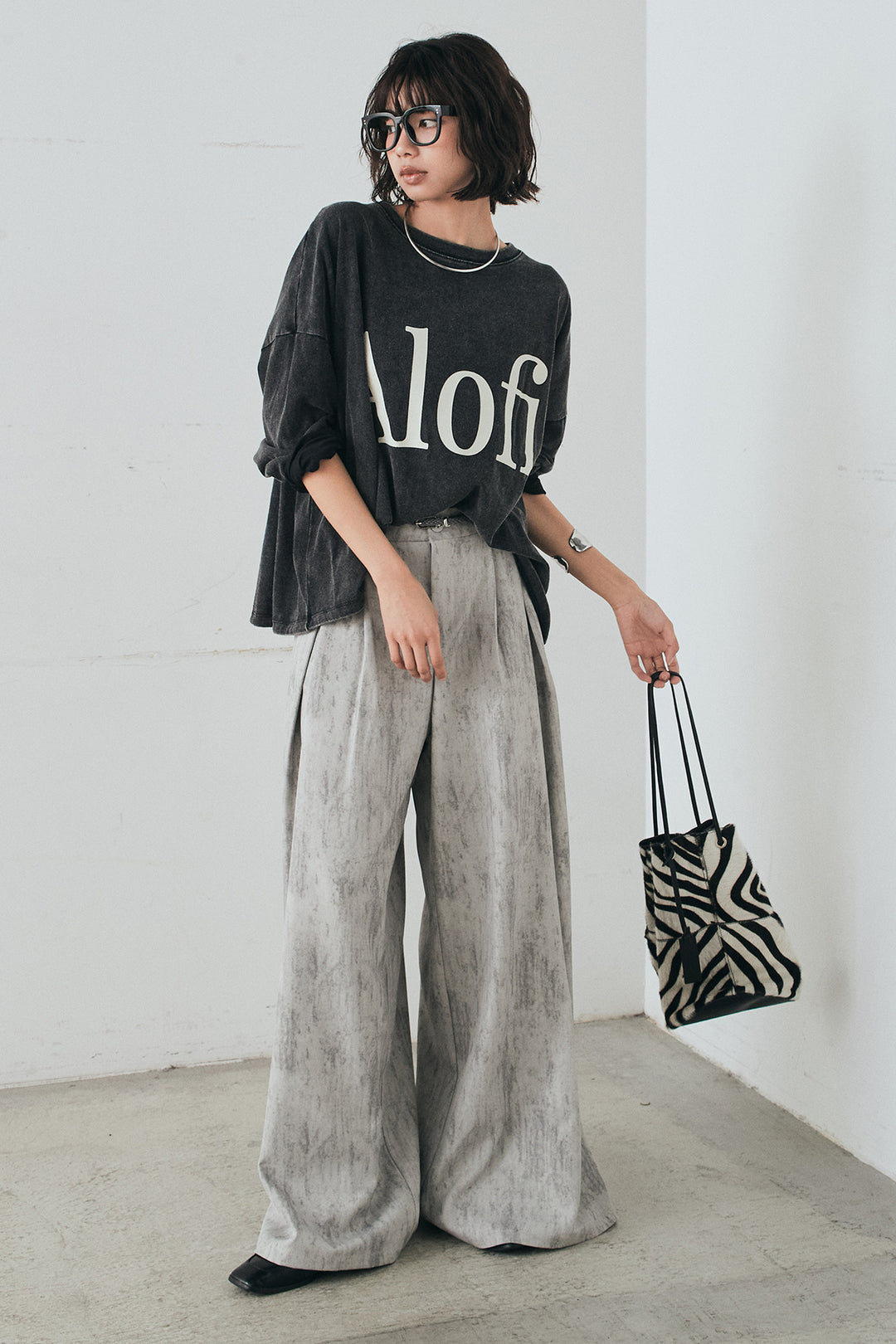 [SET]裾センタードロストロゴプリントワイドTシャツ+紐ベルト付きかすれ柄ワイドスラックス(2set)