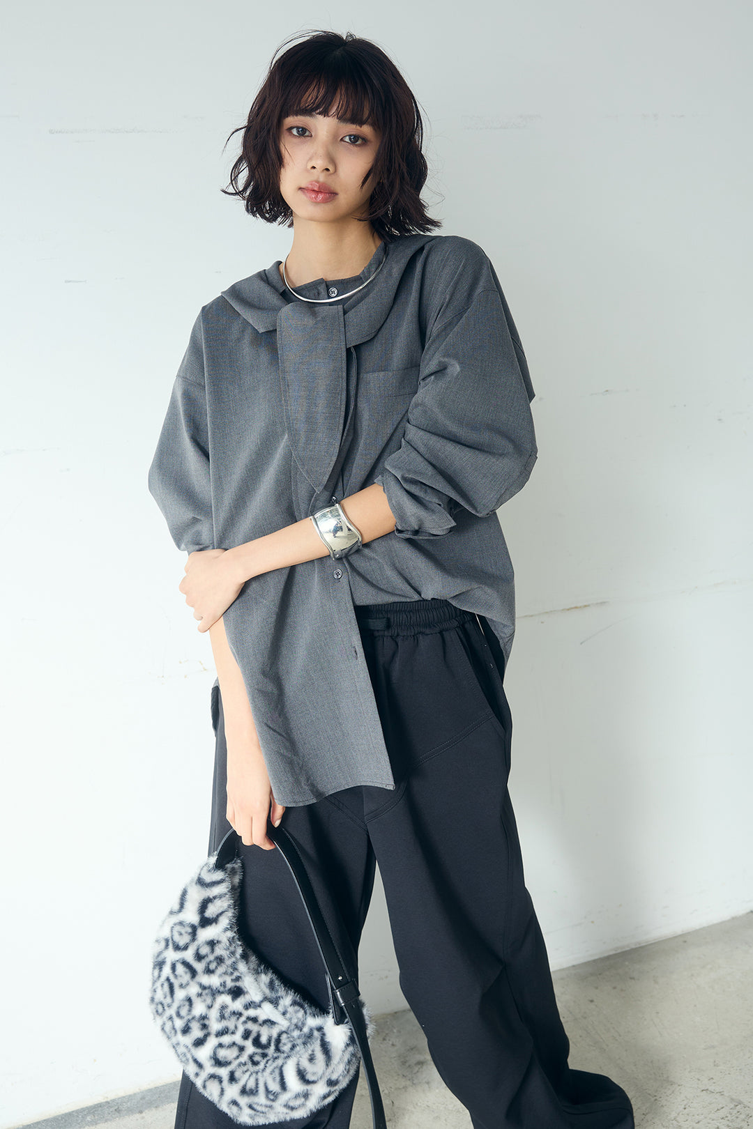 [SET]無地タイ付フーディーBIGシャツ+ランダムタックデザインワイドパンツ(2set)