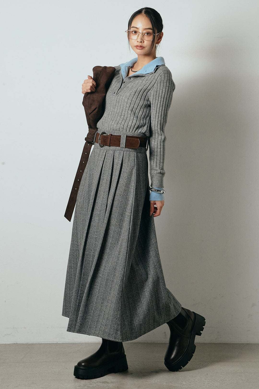 [SET]レイヤード風リブニットトップス+太ベルト付きヘリンボーンプリーツスカート(2set)