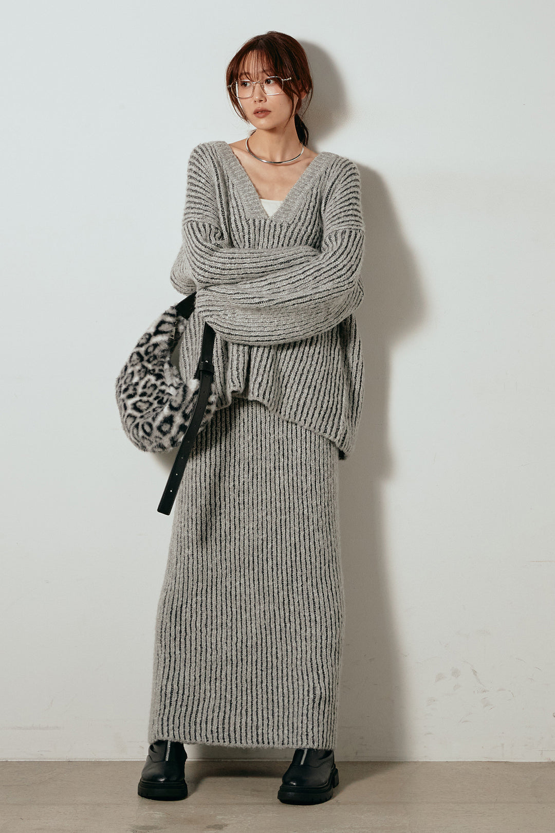 [SET]アルパカタッチ深Vニットトップス+アルパカタッチニットタイトスカート(2set)