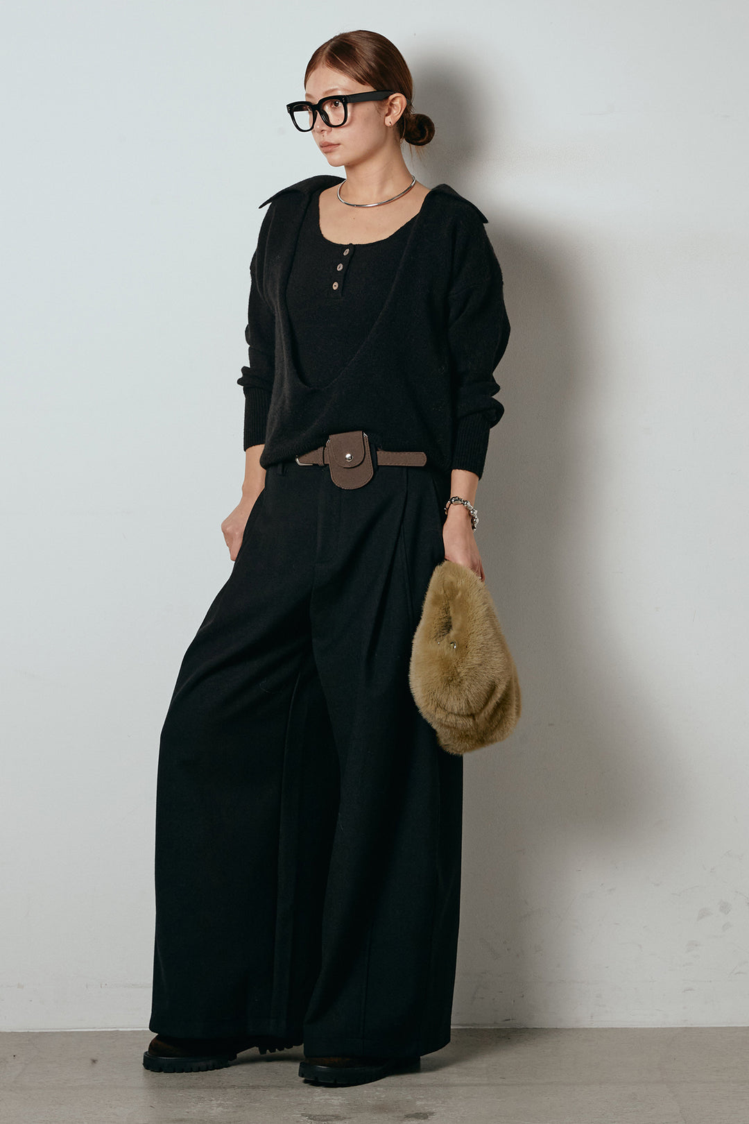 [SET]襟付きレイヤードニットトップス+ポーチベルト付きカーブパンツ(2set)