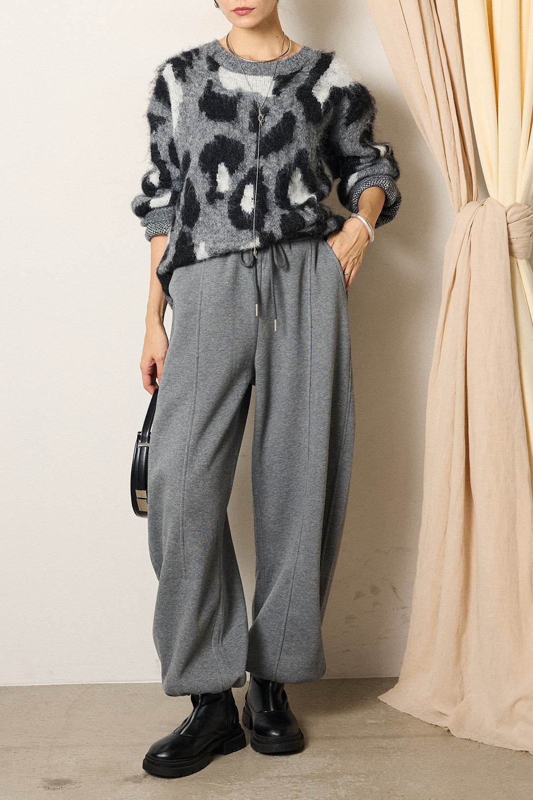 [SET]ルーズアニマルモヘアニットトップス+スウェットワイドカーブパンツ(2set)