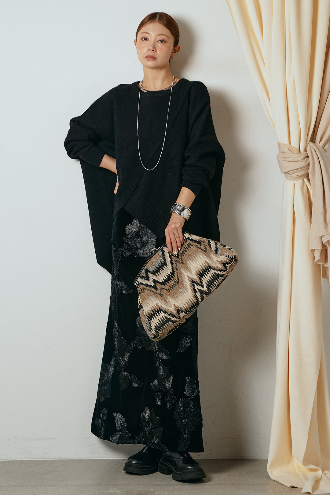 [SET]アシンメトリーデザインニットトップス+フラワー刺繍ワイドスカート(2set)