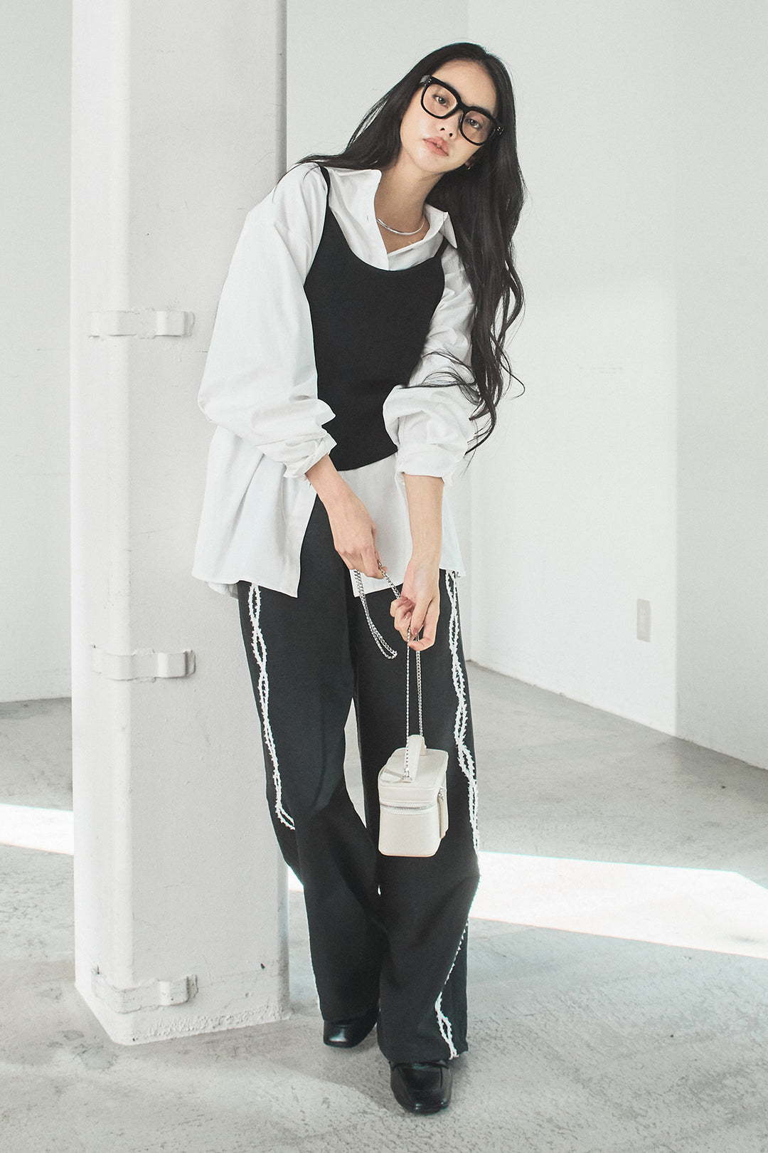 [SET]ニットキャミ付きシャツ+刺繡テープラインパンツ(2set)