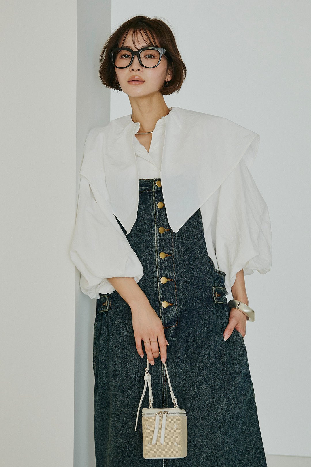 [SET]ケープカラーナイロンブラウス+配色ショルダーデニムサロペットスカート(2set)