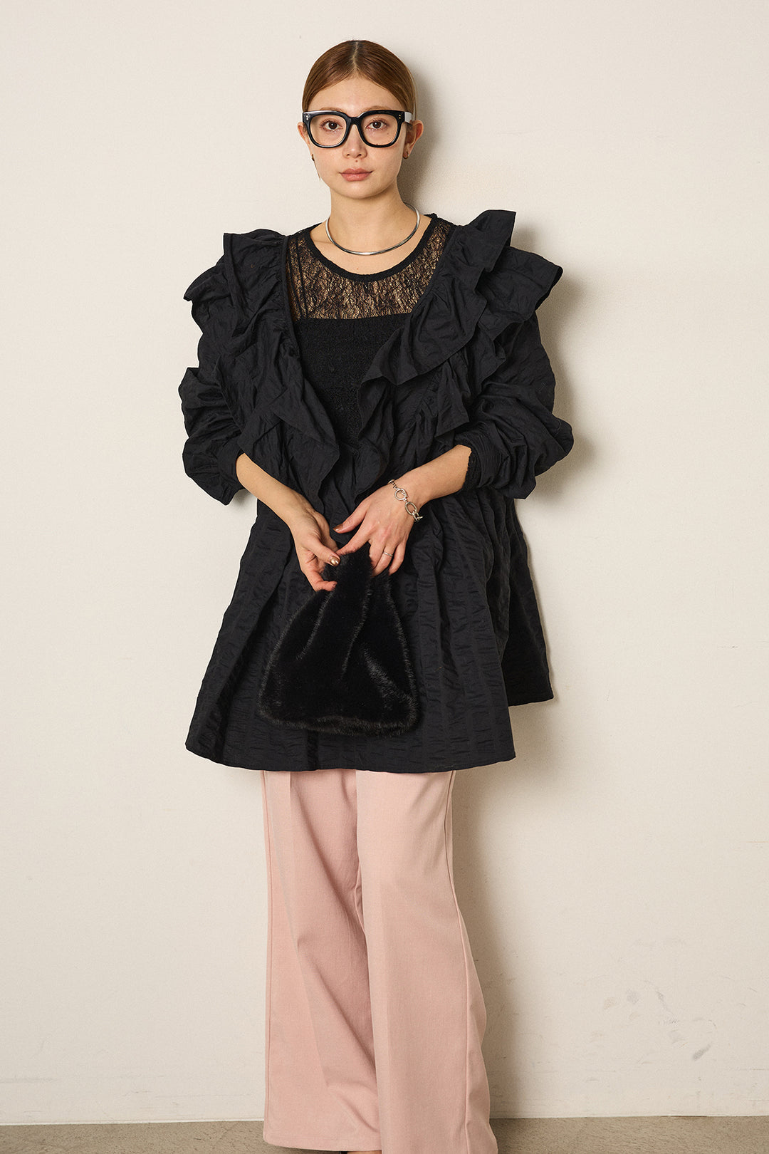 [SET]Vネックフリルカラーブラウス+ツイルスプリングカラータックパンツ+ストレッチレースクルーネックインナー(3set)