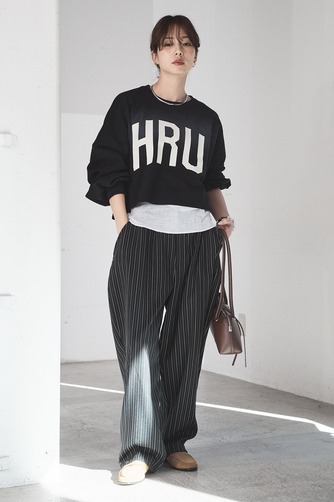 [SET]ビッグロゴHRU袖ボリュームトップス+ヘリンボーンストライプツータックパンツ(2set)