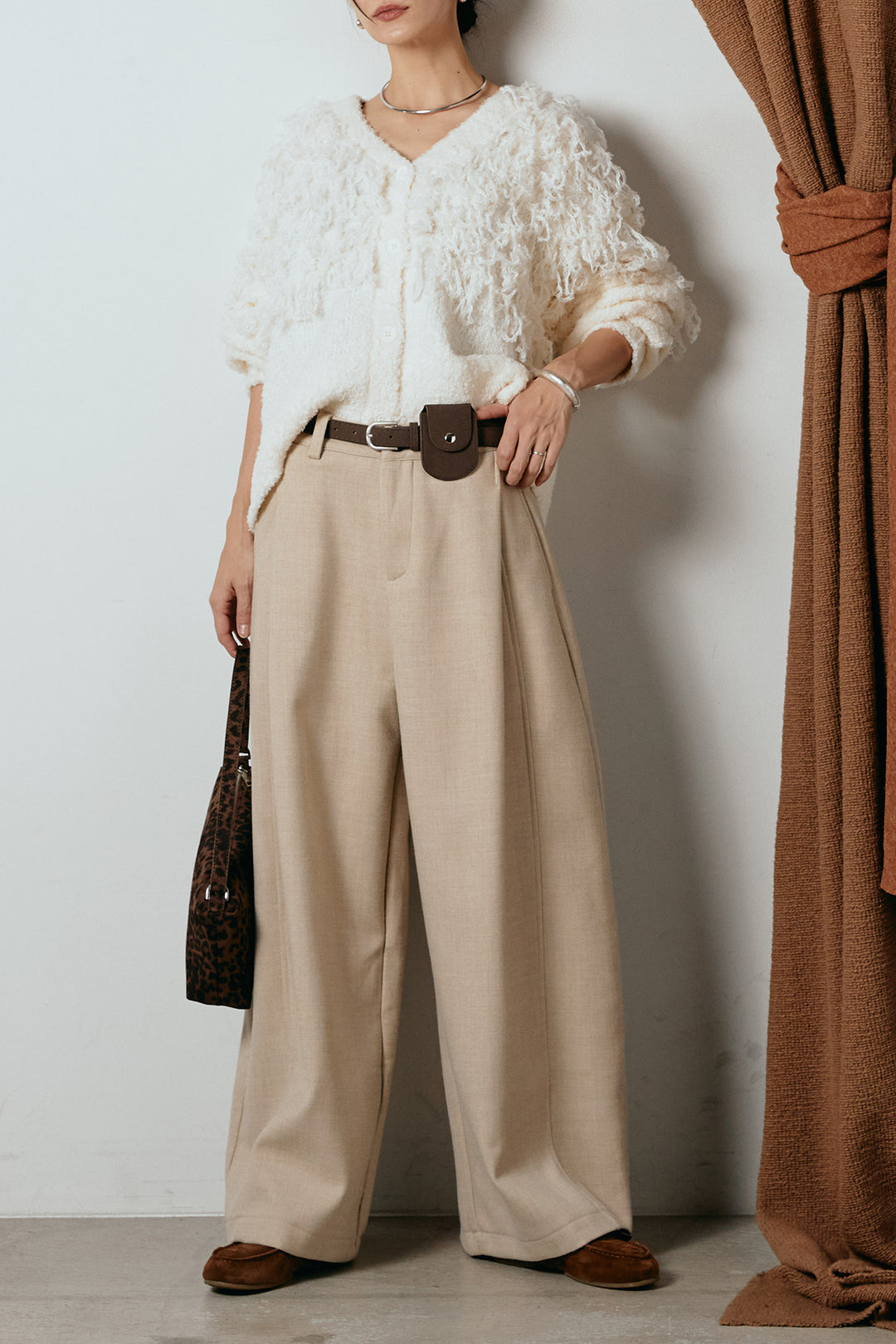 [SET]ループ編みVネックニットカーディガン+ポーチベルト付きカーブパンツ(2set)