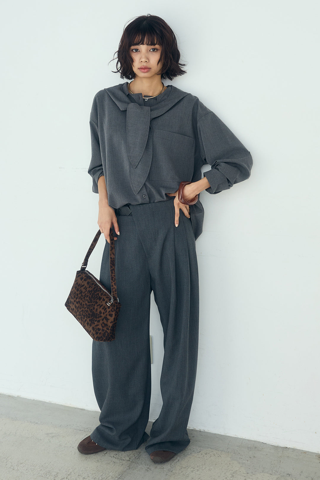 [SET]無地タイ付フーディーBIGシャツ+サイドベルトタック入りスラックス(2set)