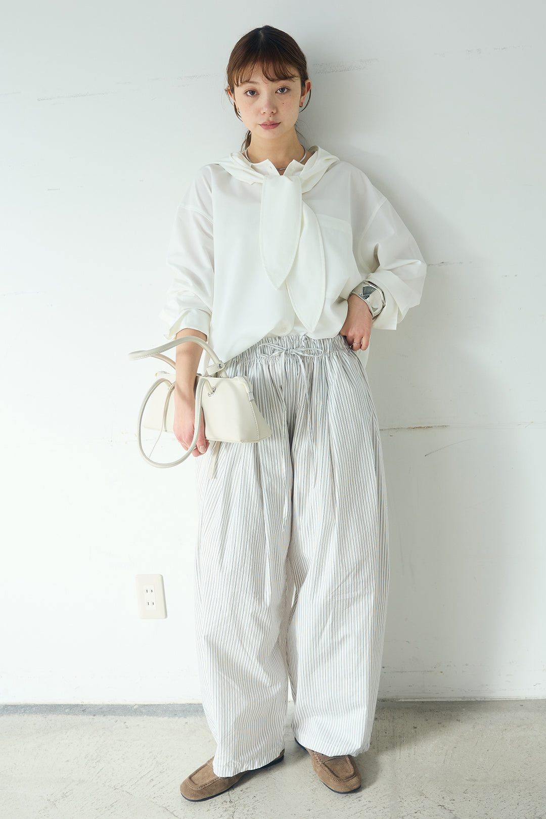 [SET]無地タイ付フーディーBIGシャツ+ランダムストライプタックギャザーパンツ(2set)